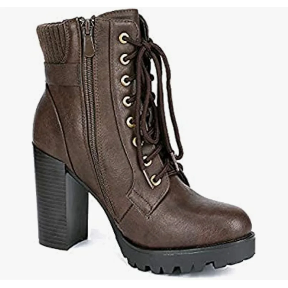 DREAM PAIRS Lace up Combat Ankle Chunky Heeled Boots Like New!